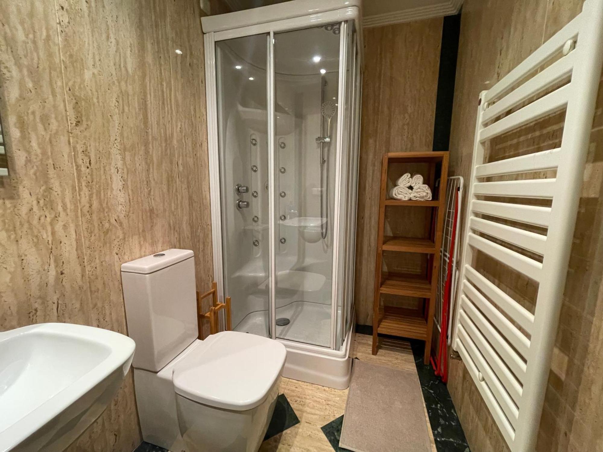 Atuaire Home Vivienda A Luminosa Parking Incluido En Plena Calle Comercial Burgos Luaran gambar